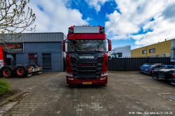 20240421-Tom-Holding-00272 20240421-Tom-Holding-00272